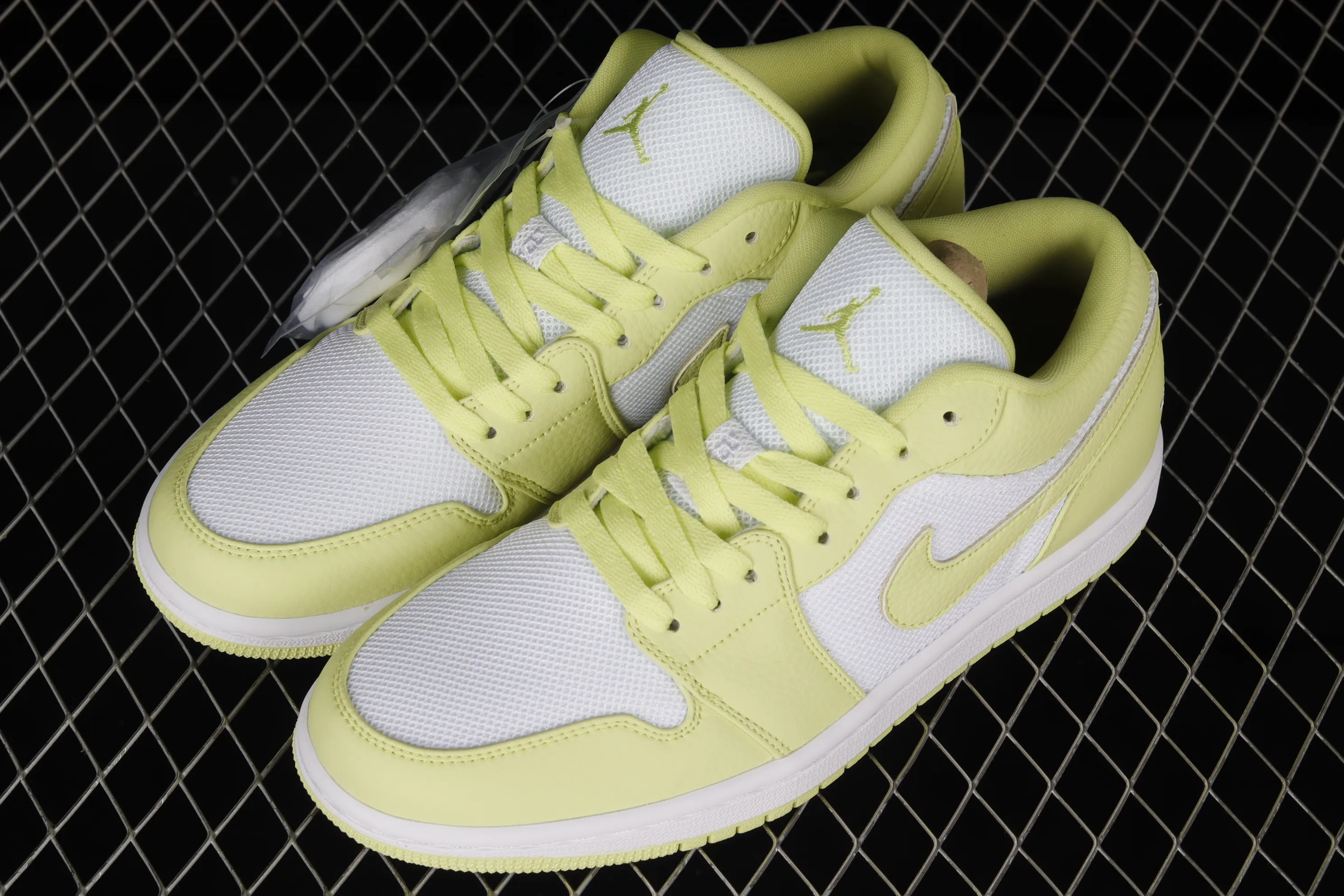 All categories Air Jordan Jordan series basketball shoes Air Jordan 1 Low Air Jordan 1 Low "Limelight" AJ1 Joe 1 fluorescent yellow low-top casual sneakers DH9619-103